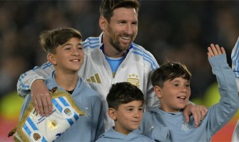 Efter att ha gjort två mål dominerar Messi ytterligare målskytteligan