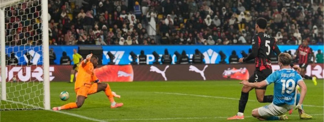 Højlunds heroiska prestation hjälper Napoli att gå vidare till finalen
