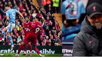 Klopp och Guardiola kramas, vilket får folk att sucka
