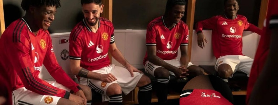 Manchester United-fans hjälper klubbtröjor att toppa listorna