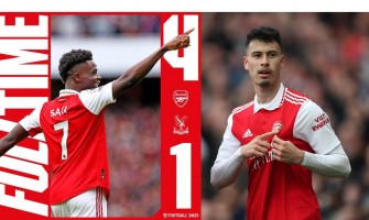 Med 6 raka segrar leder Arsenal Manchester City med 8 poäng