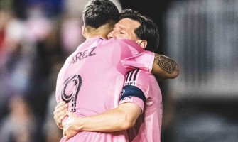 Messi gjorde mål i den nya tröjan