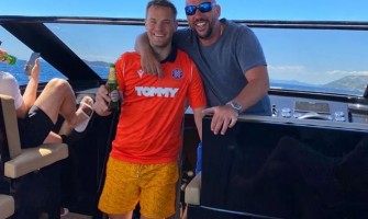 Neuer njuter av ölsemester i Kroatien