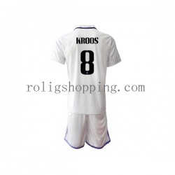 Fotbollströja Real Madrid Toni Kroos 8 Barn Hemmaställ 2022-2023 Kort ärm